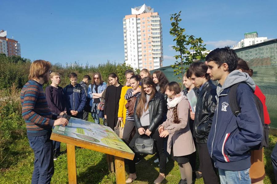 27 сентября 2017 года студенты 2 и 3 курса Института Теологии посетили экологическую тропу «Каменная Горка»